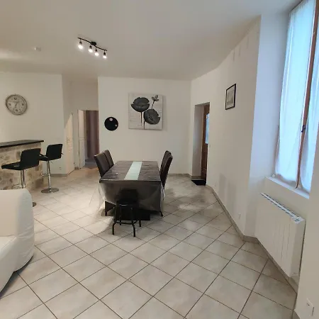 Grand 2 Pieces Sur Cour Apartamento Aufferville